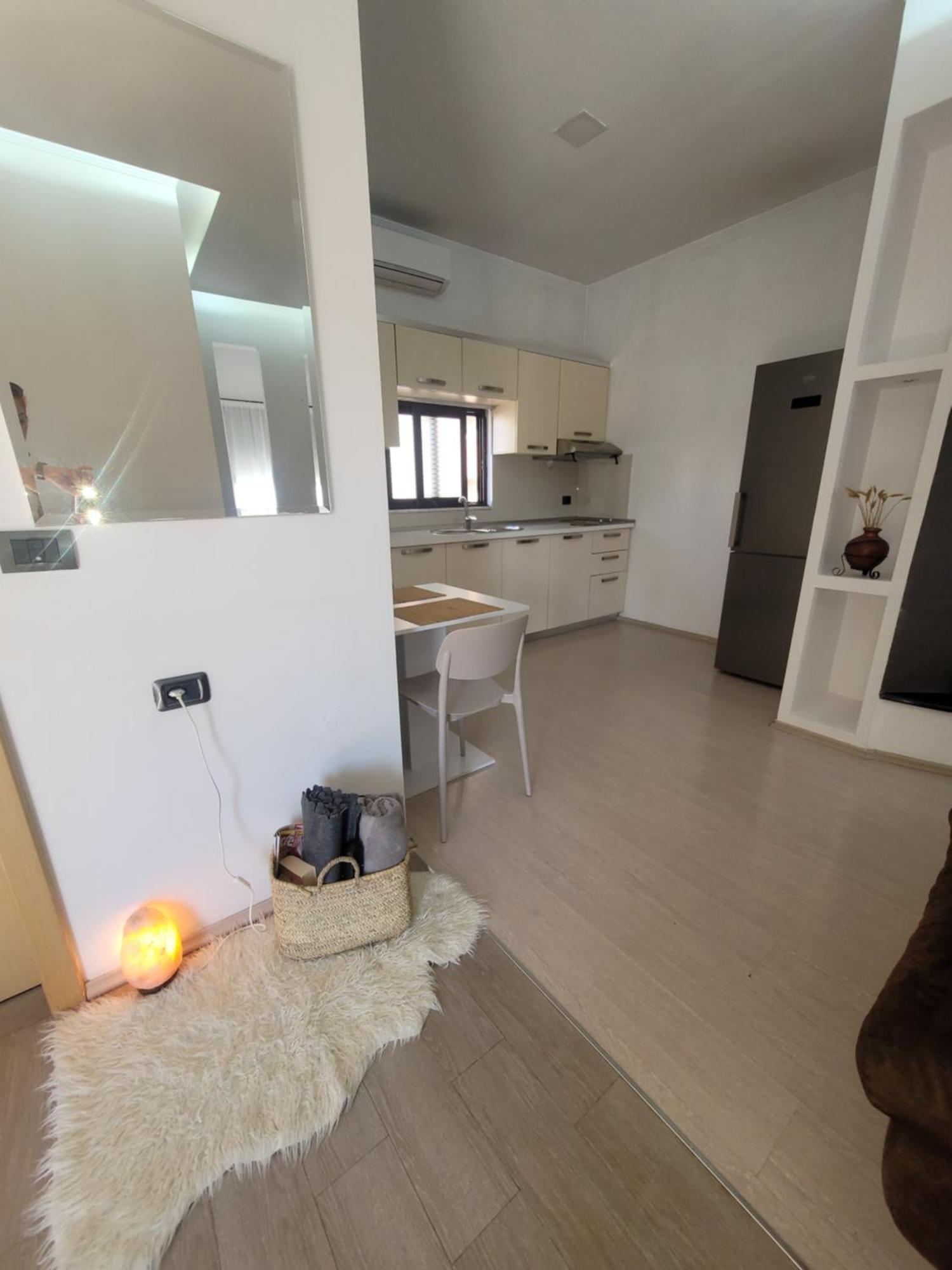 An Apartment With Fireplace Tiranë Luaran gambar